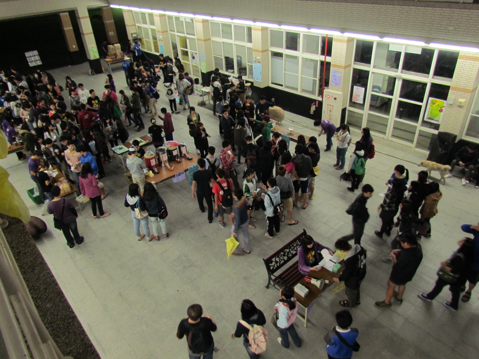 活動現場吸引滿滿的學生與會參加