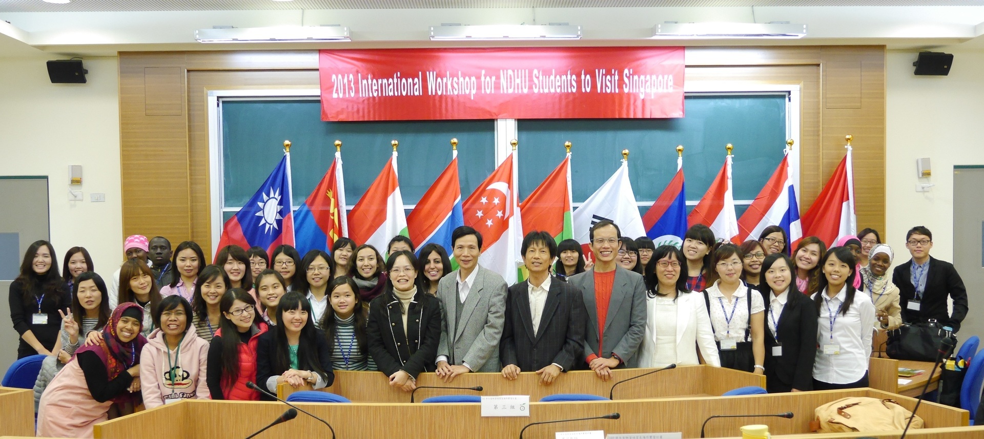 課程系、師培中心合辦「海外實習工作坊」全體合照