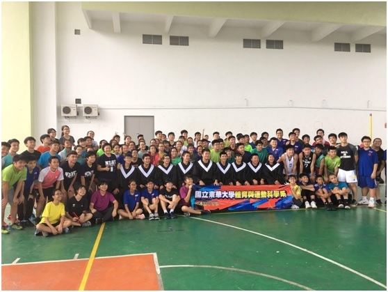 體育與運動科學系十位畢業生教練與山打根育源中學學員合照