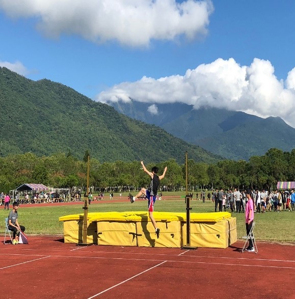 校慶運動會跳高比賽