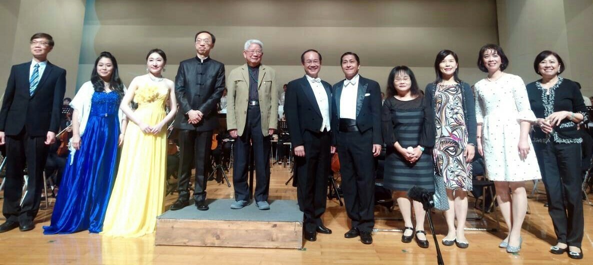 東華大學音樂系教授與作曲家、獨唱家合影