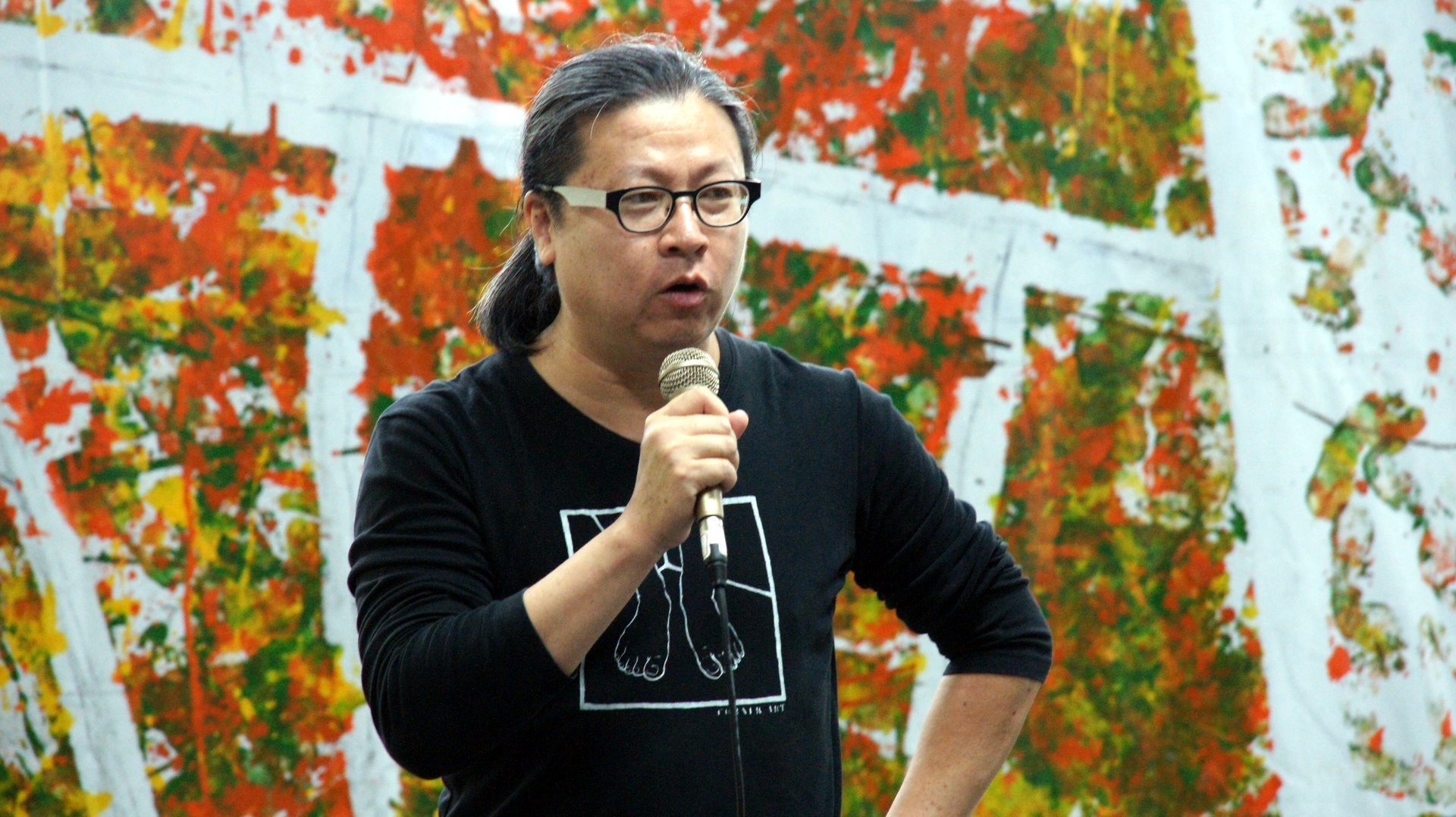 角落藝術節指導老師田名璋希望翻開我們未知校園的一角，傾聽與欣賞讓藝術照亮校園