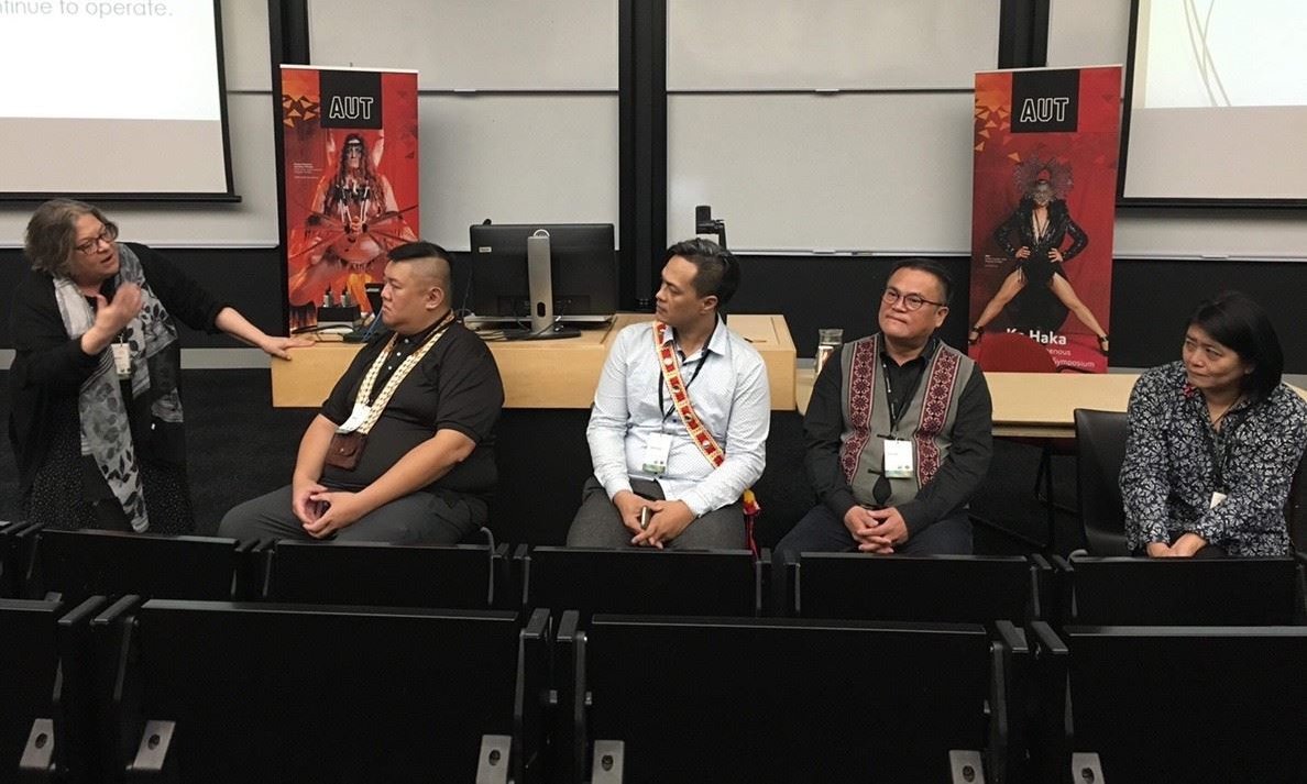 東華團隊發表人員與主持人與來賓提問互動