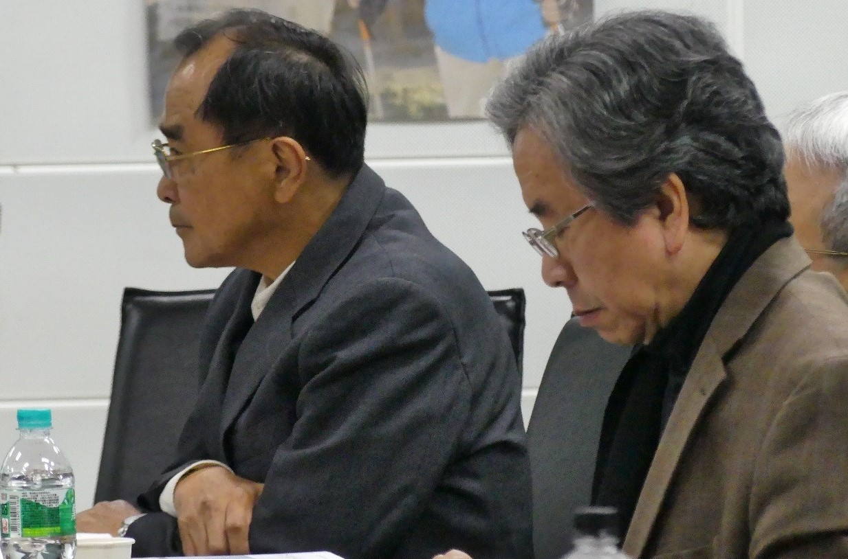 與會貴賓：原住民族學院院長浦忠成（左）、中央研究院社會學研究所研究員蕭新煌