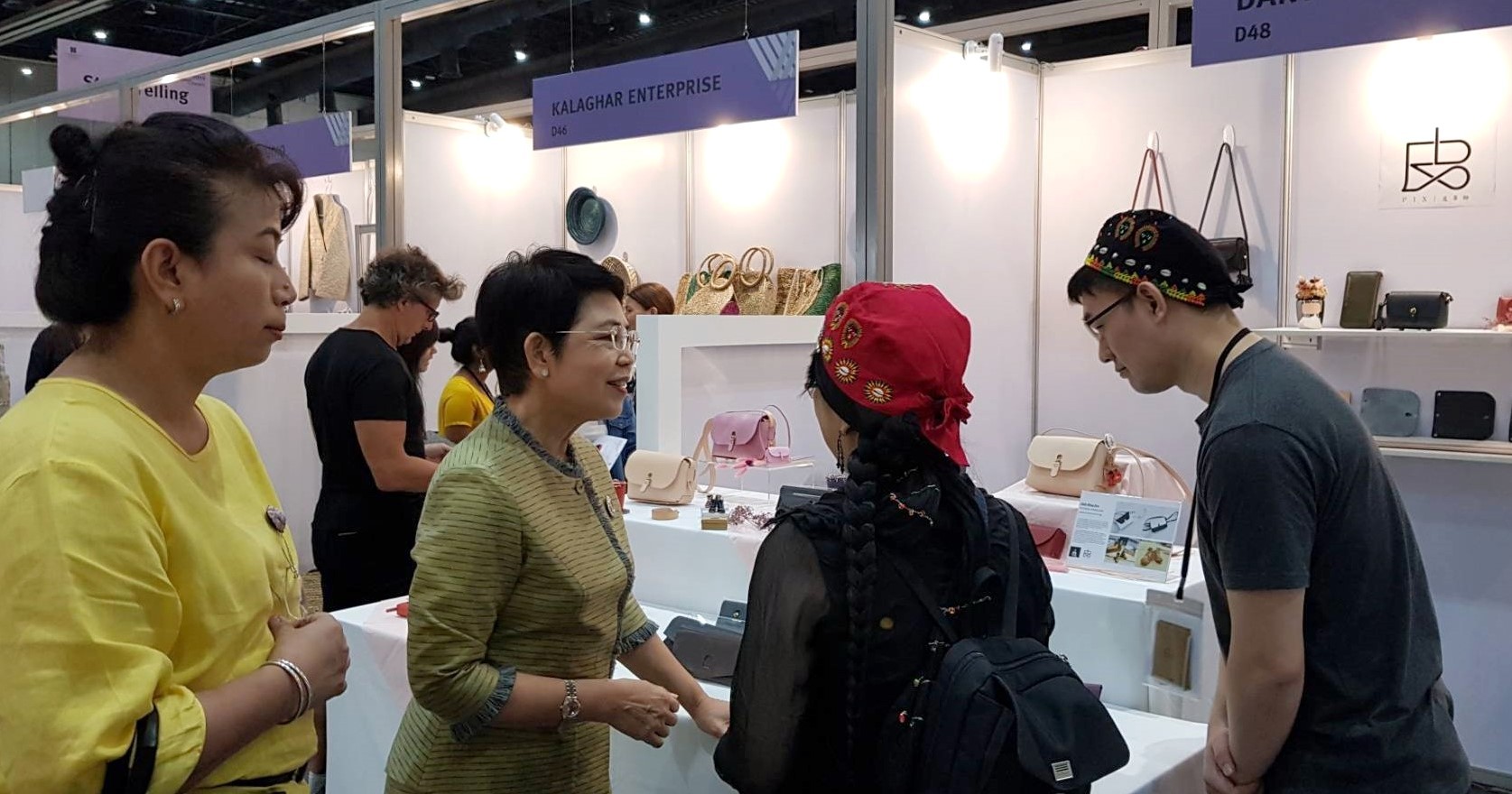 PIX皮革師肩背包受到泰國民眾的欣賞