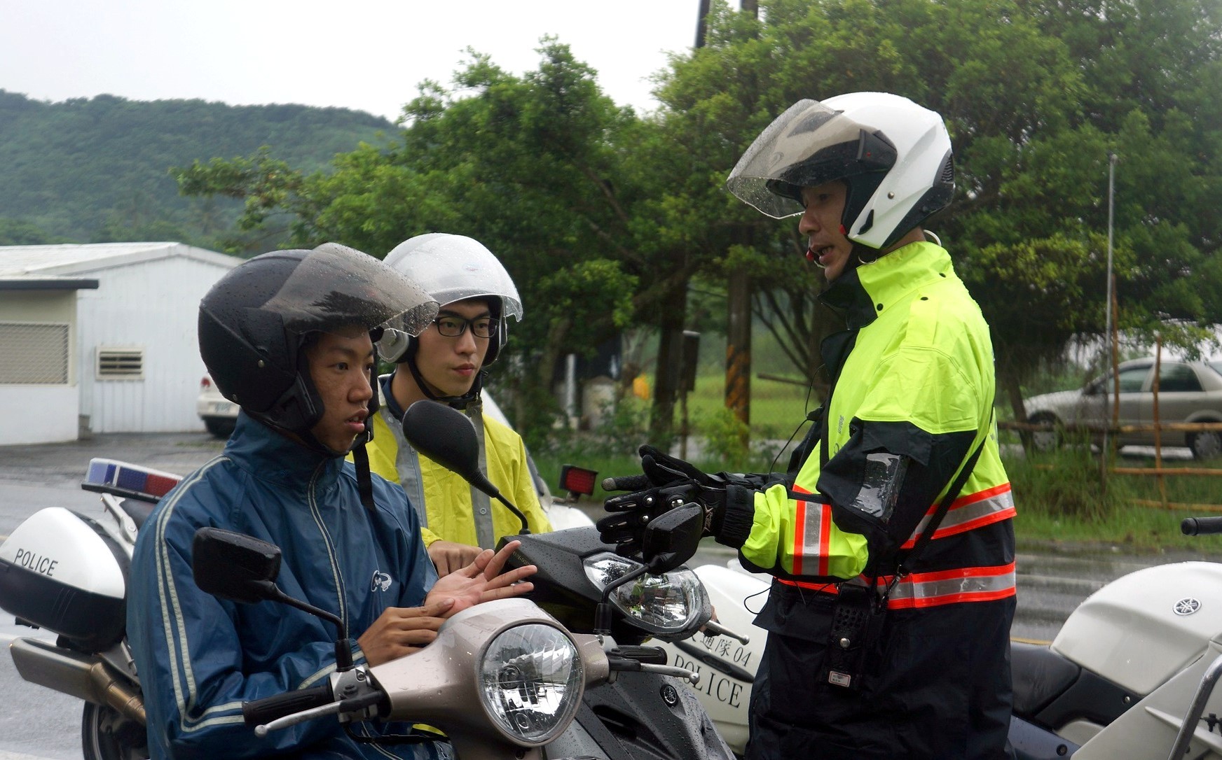 花蓮縣警察交通隊隨時提醒同學騎乘需改進的事項