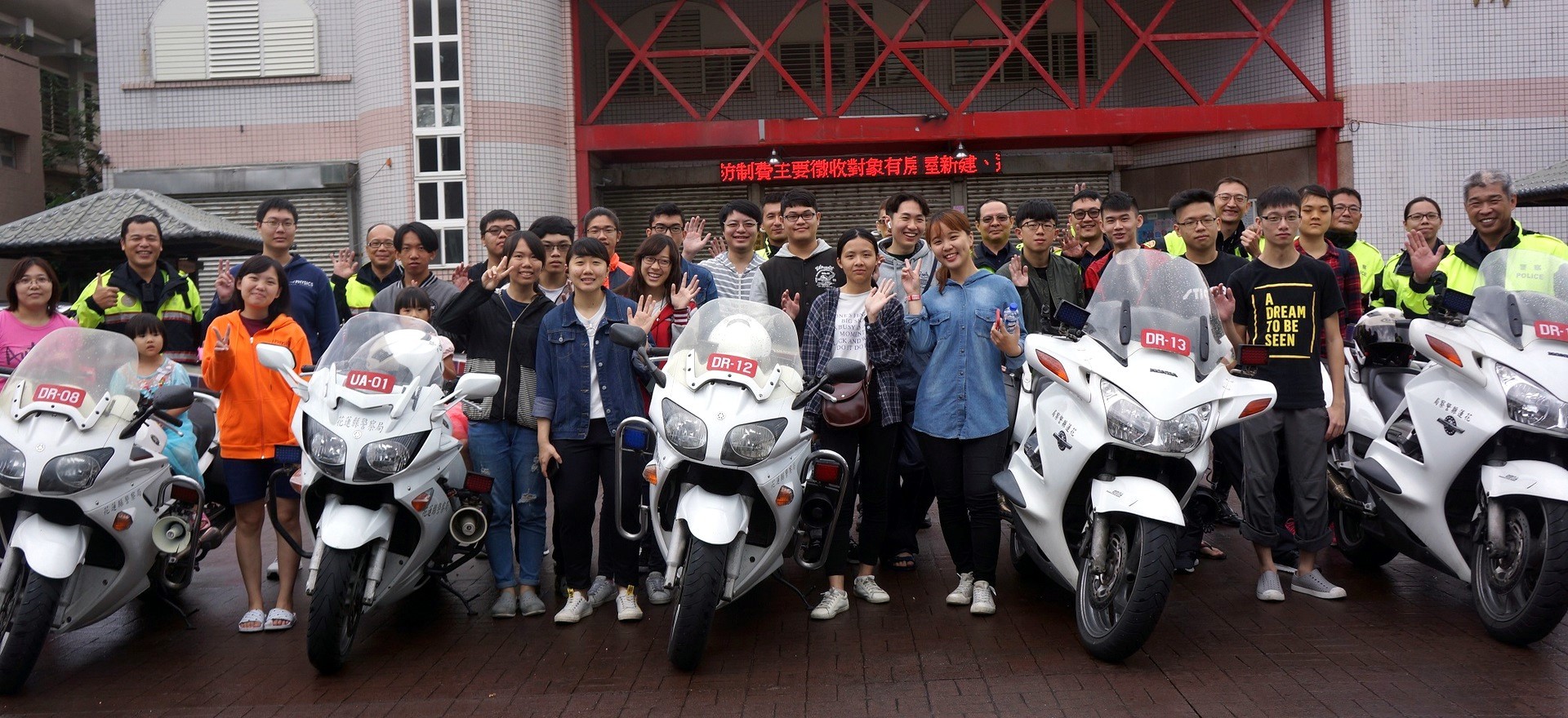 東華學生與花蓮警察交通隊員警完成實地訓練