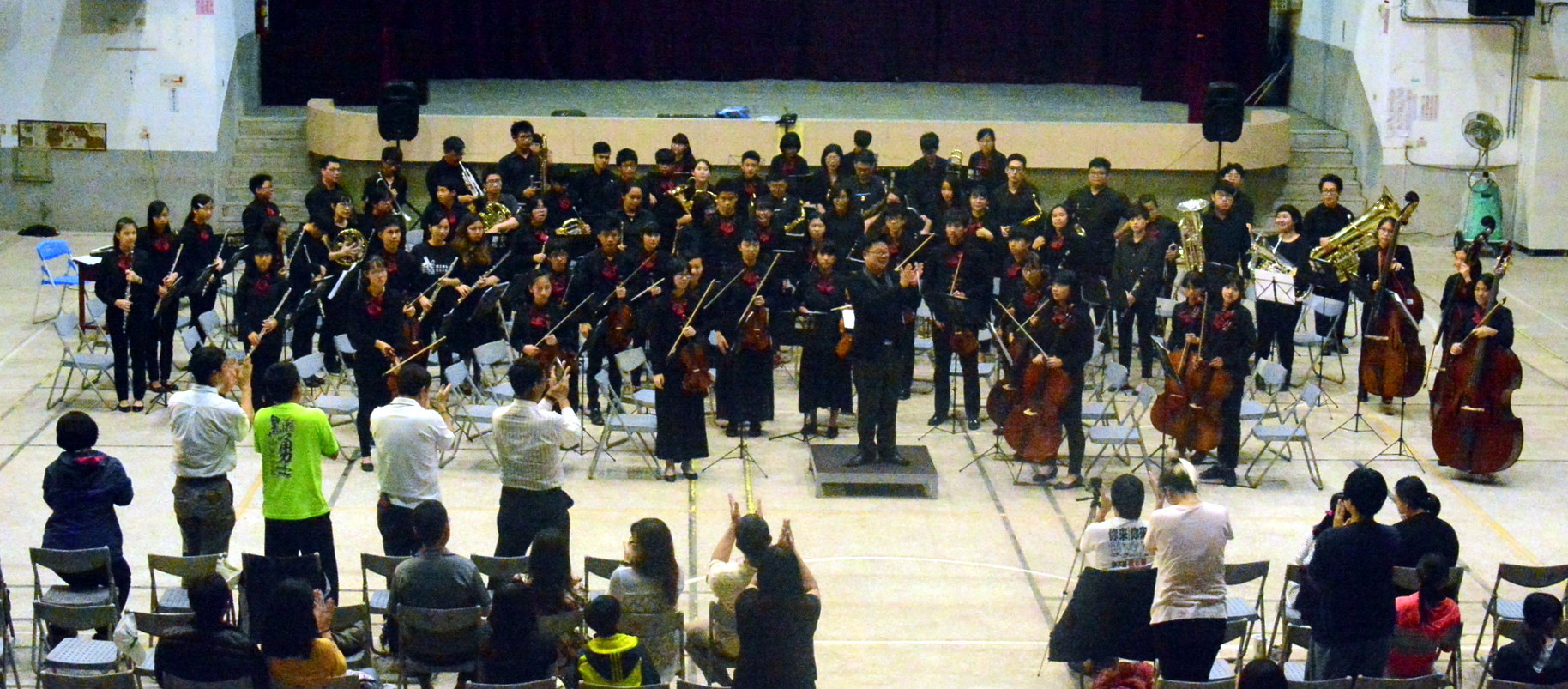 東華音樂系管樂團與新生國中音樂班管絃樂團於綠島國中活動中心