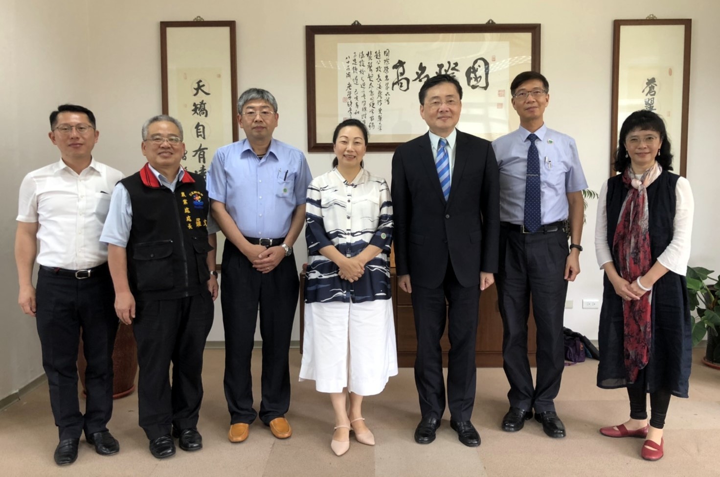 徐縣長、趙校長及府校與會主管合影