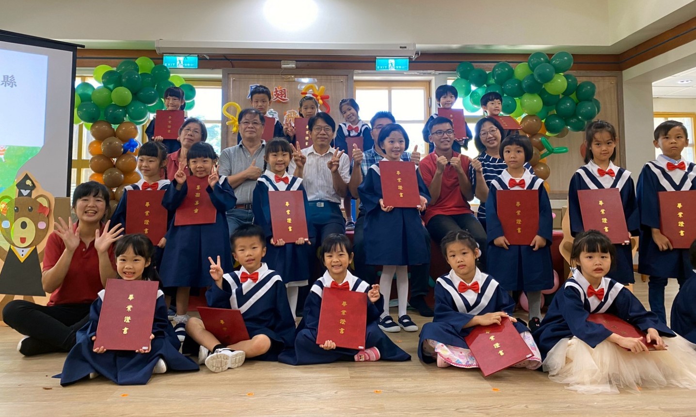 東華附設私立實驗幼兒園第25屆畢業典禮合照