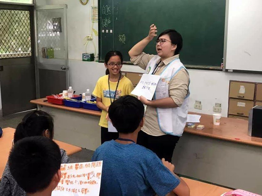 隊輔老師指導同學