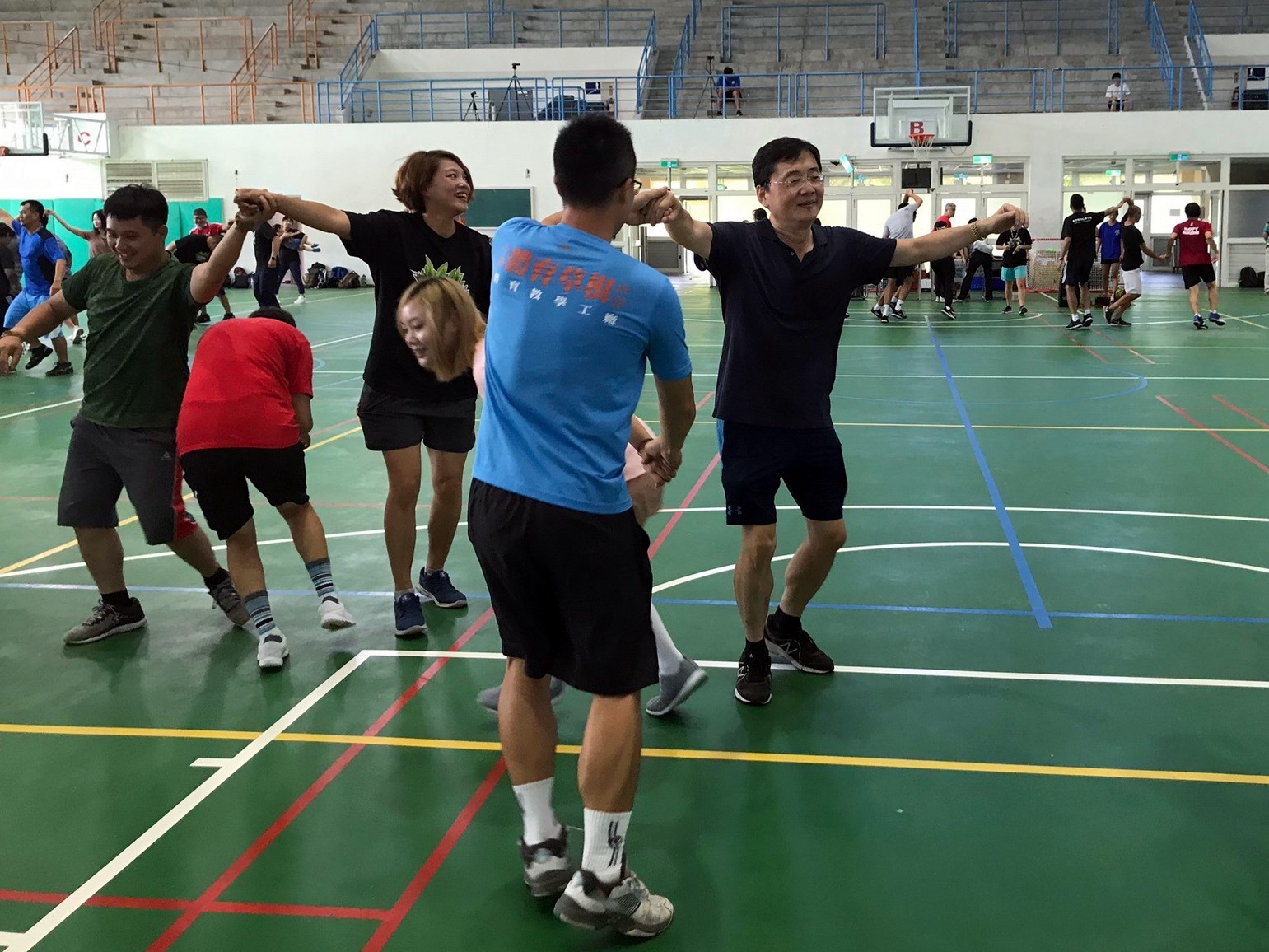 東華大學趙涵㨗校長蒞臨參與開場舞炒熱全場氣氛