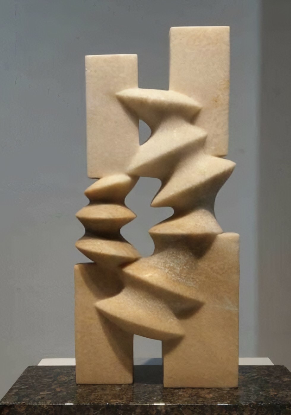 李紫晴創作石雕作品