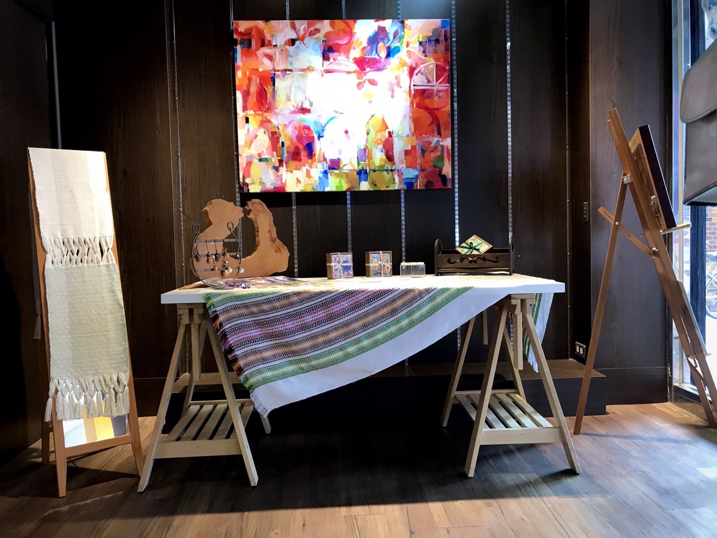 快閃商店右邊展示櫥窗