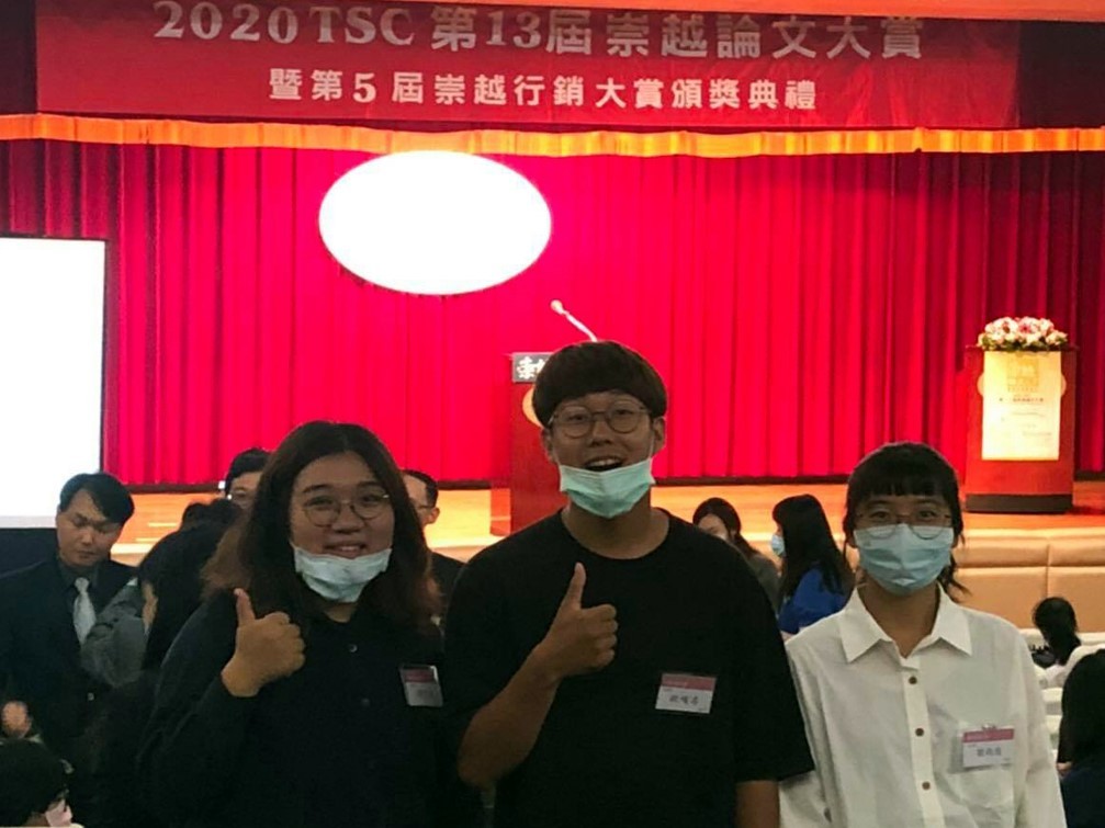 獲獎學生團隊領獎開心合照