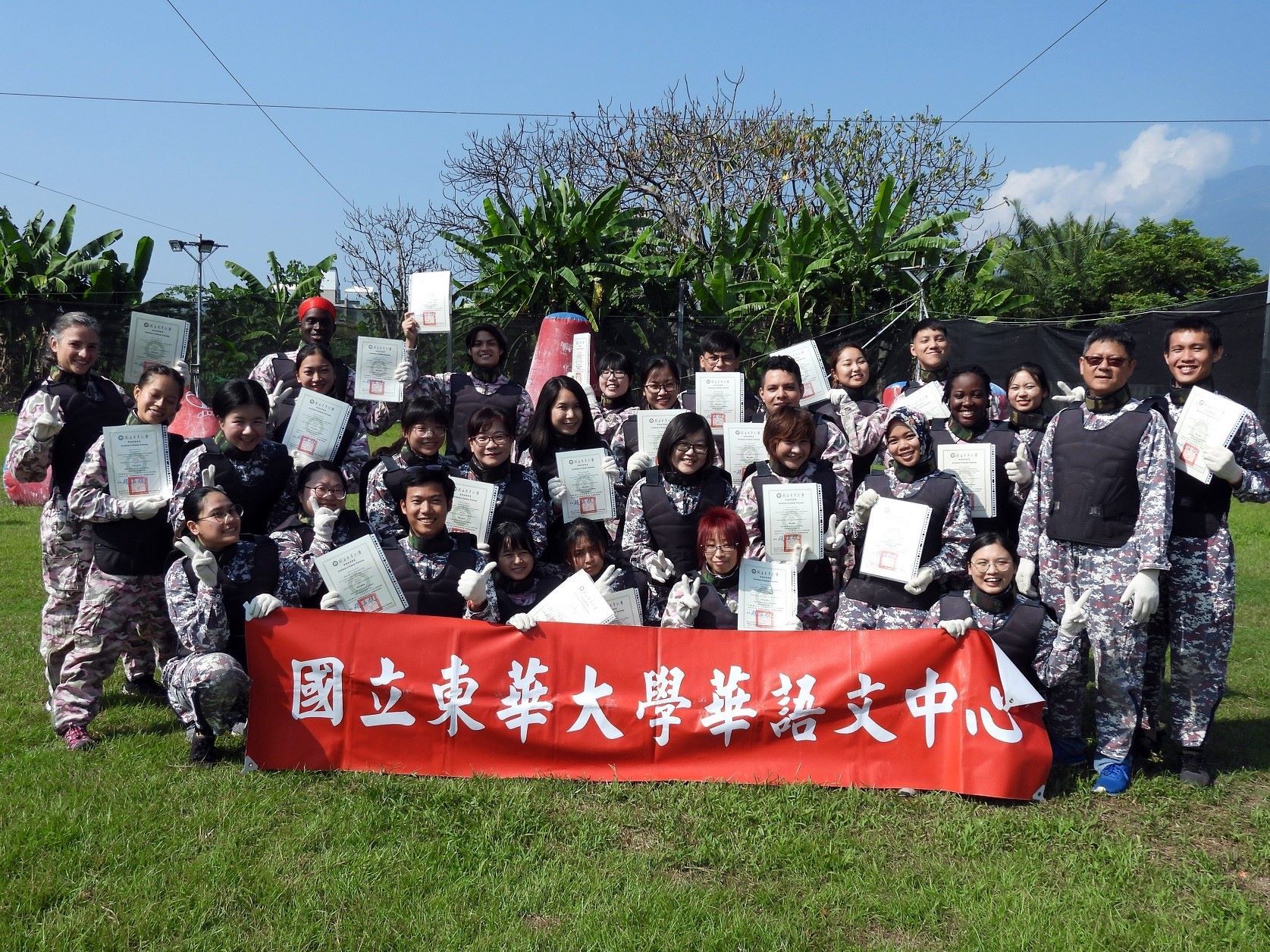 華語夏季班結業,頒發結業證書大合照