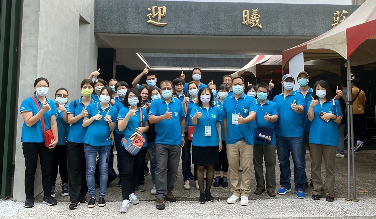 林穎芬學務長與張國義副學務長帶領學務處團隊服務新生