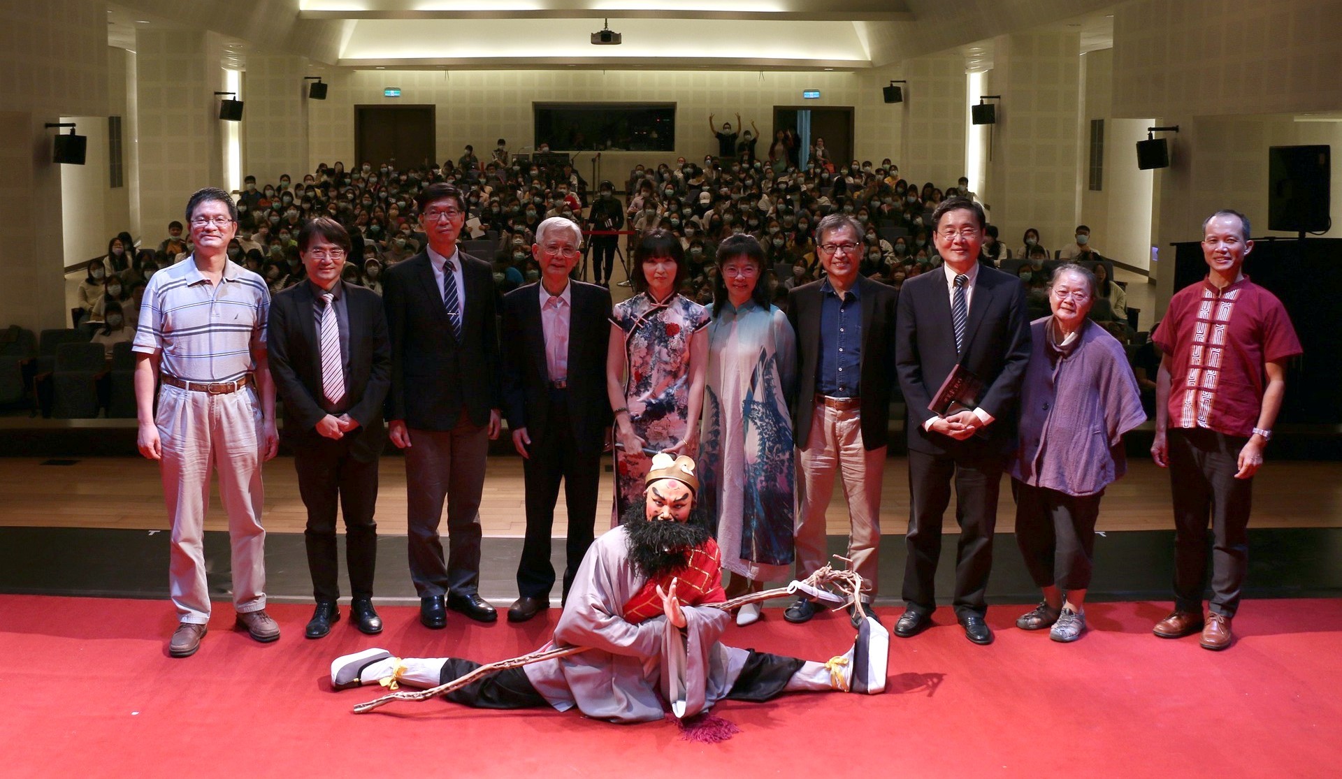 貴賓與參與觀眾大合照,精采演出座無虛席