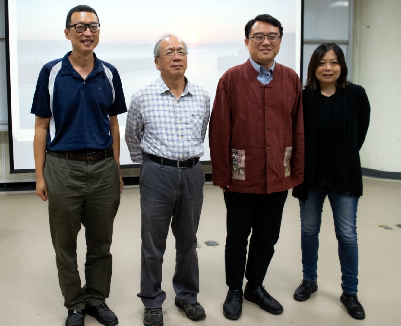 左起:東華大學電機工程學系張伯浩教授、嘉賓講者劉益昌教授、東華大學通識教育中心陳復主任、東華大學原住民民族學院王昱心副教授合照留影
