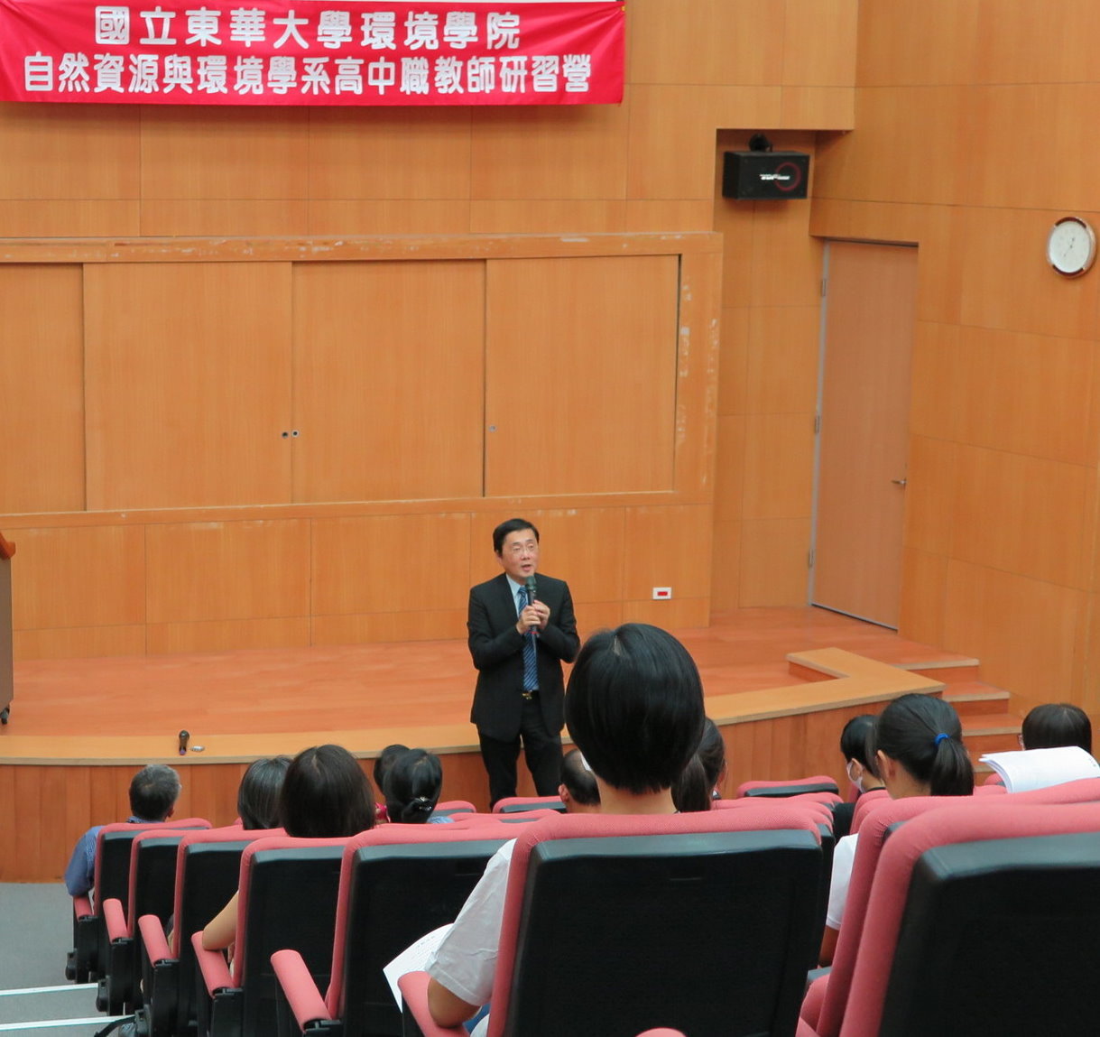 東華大學趙涵㨗校長於高中職教師研習營致詞