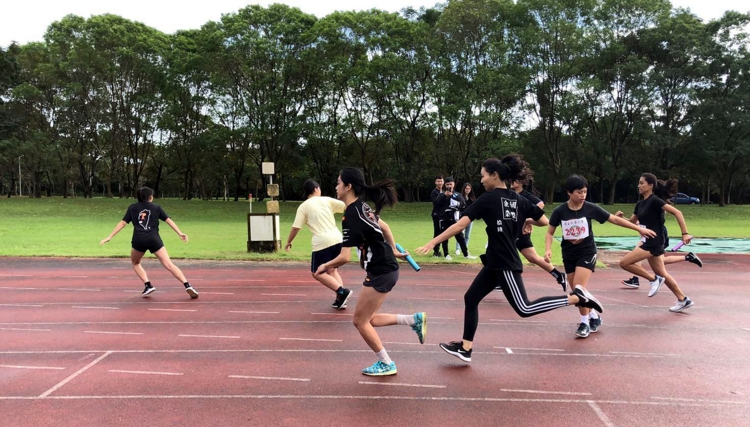 校慶運動會大隊接力賽