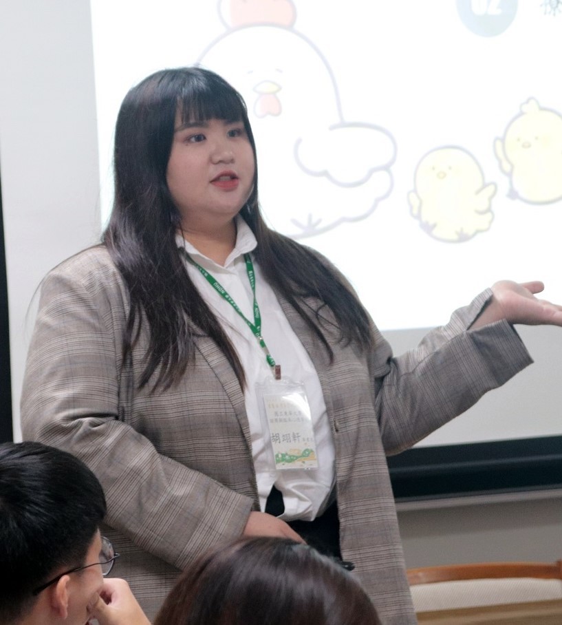 此次論壇特增加大學生社會實踐的經驗分享-東華諮商系胡翊軒同學分享療育雞推動學習經驗