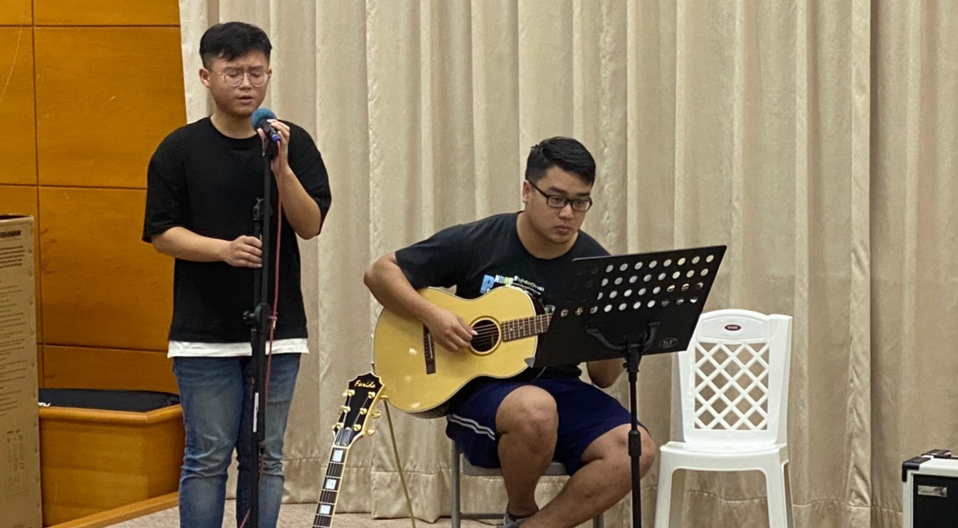 東華吉他社表演