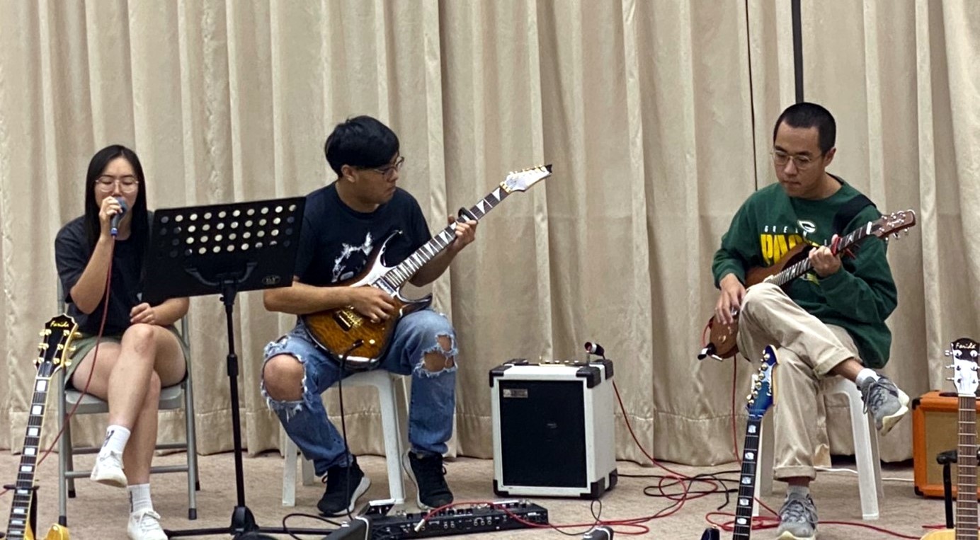 東華熱音社表演