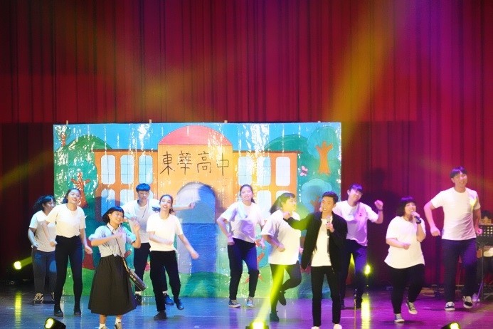 第四隊「油虎~那杯友情釀的9」賣力演出