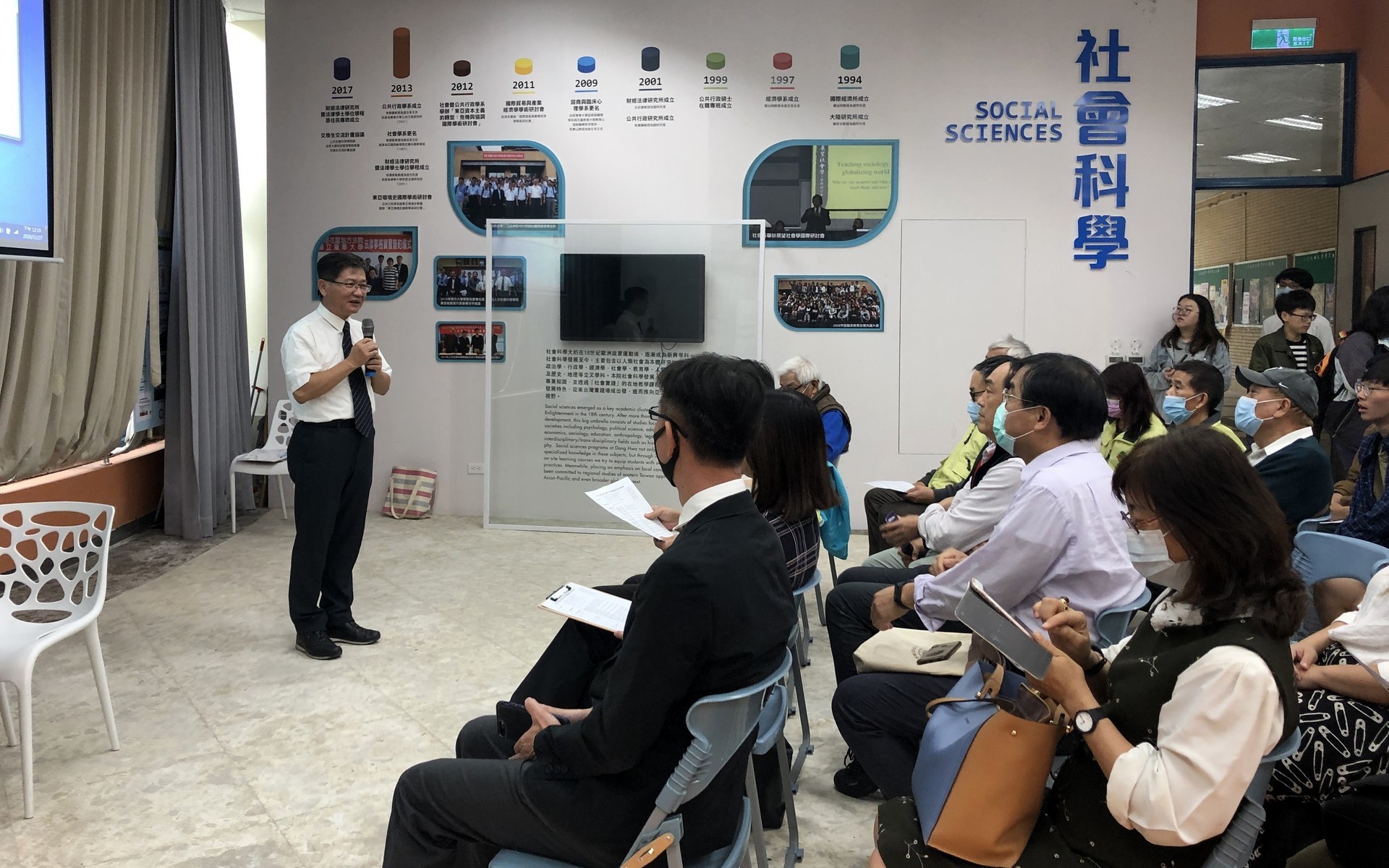 東華大學人文社會科學學院王鴻濬院長致詞