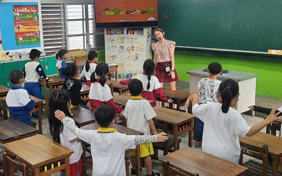 東華國際生帶領英語課程活動