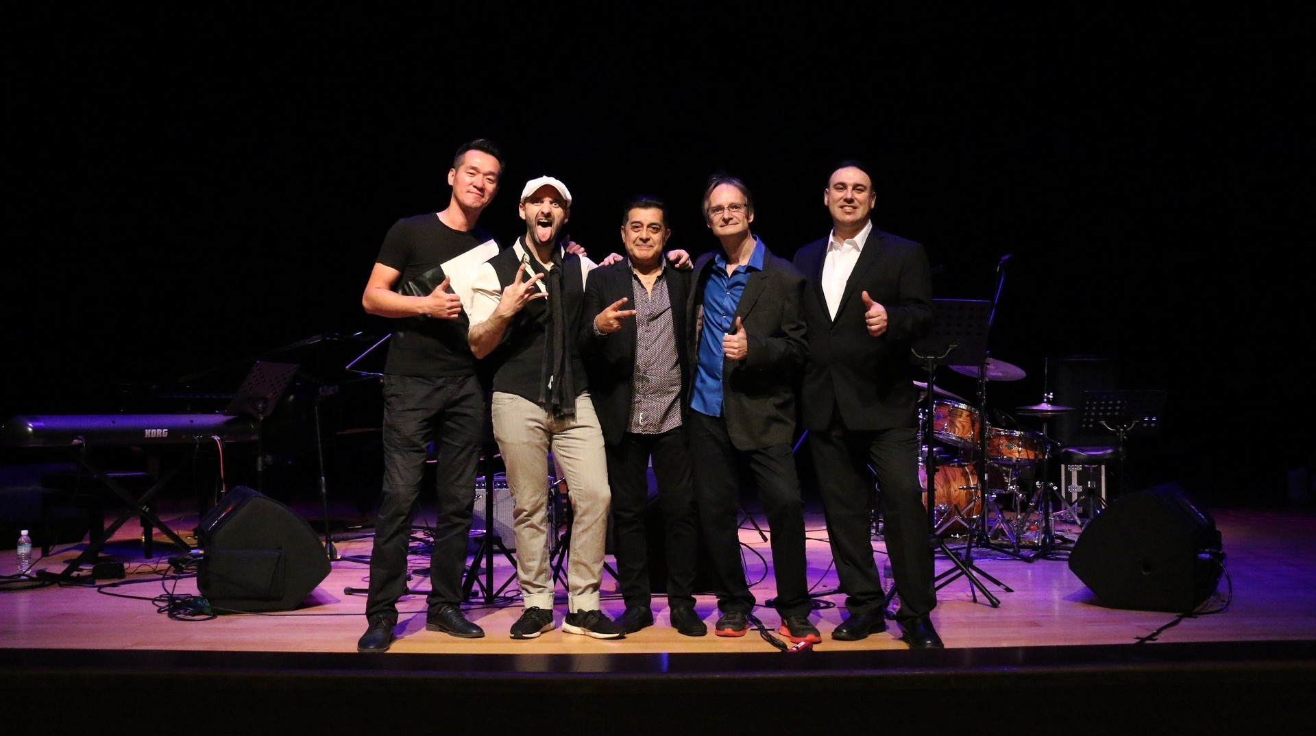 左起:鼓手陳玟瑋、鍵盤手Martin Musaubach(Musa)、吉他手Roberto Zayas、電貝斯手Cyrille Briegel、薩克斯風手Dino Dominelli