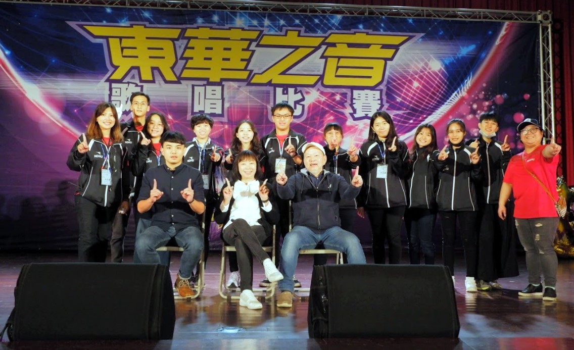 工作人員與典選音樂團隊共同合照