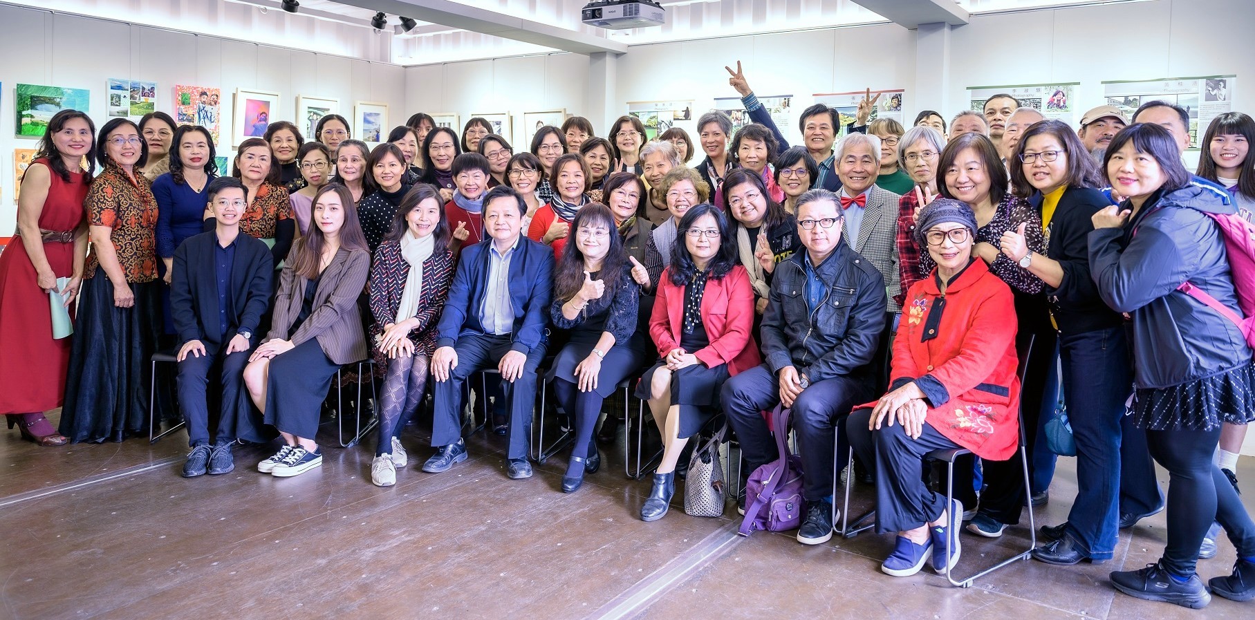 東華師生、樂齡學員及來賓們共同合影