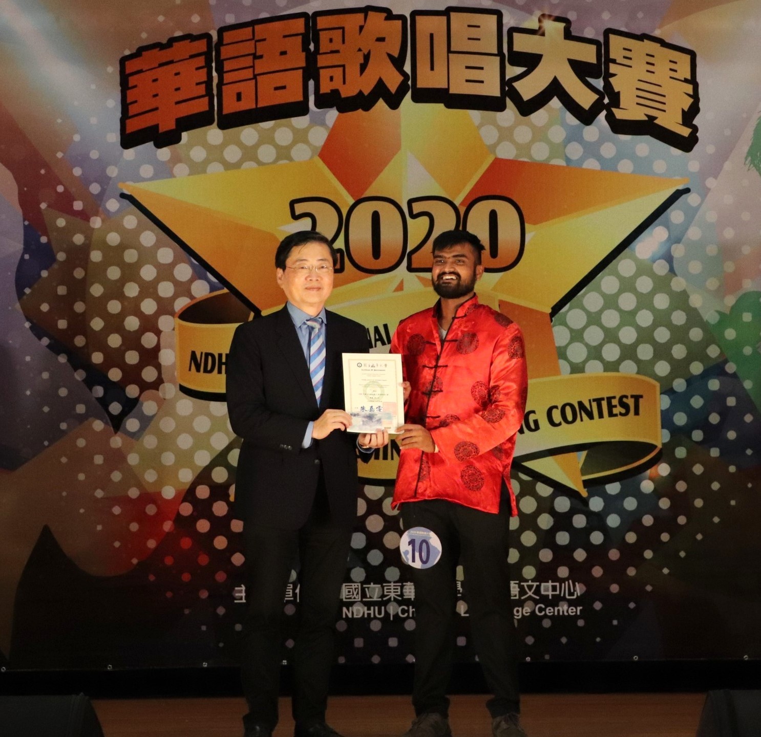 校長加碼獎:個人組-Mahitosh Ray(來自印度),演唱《月亮代表我的心》