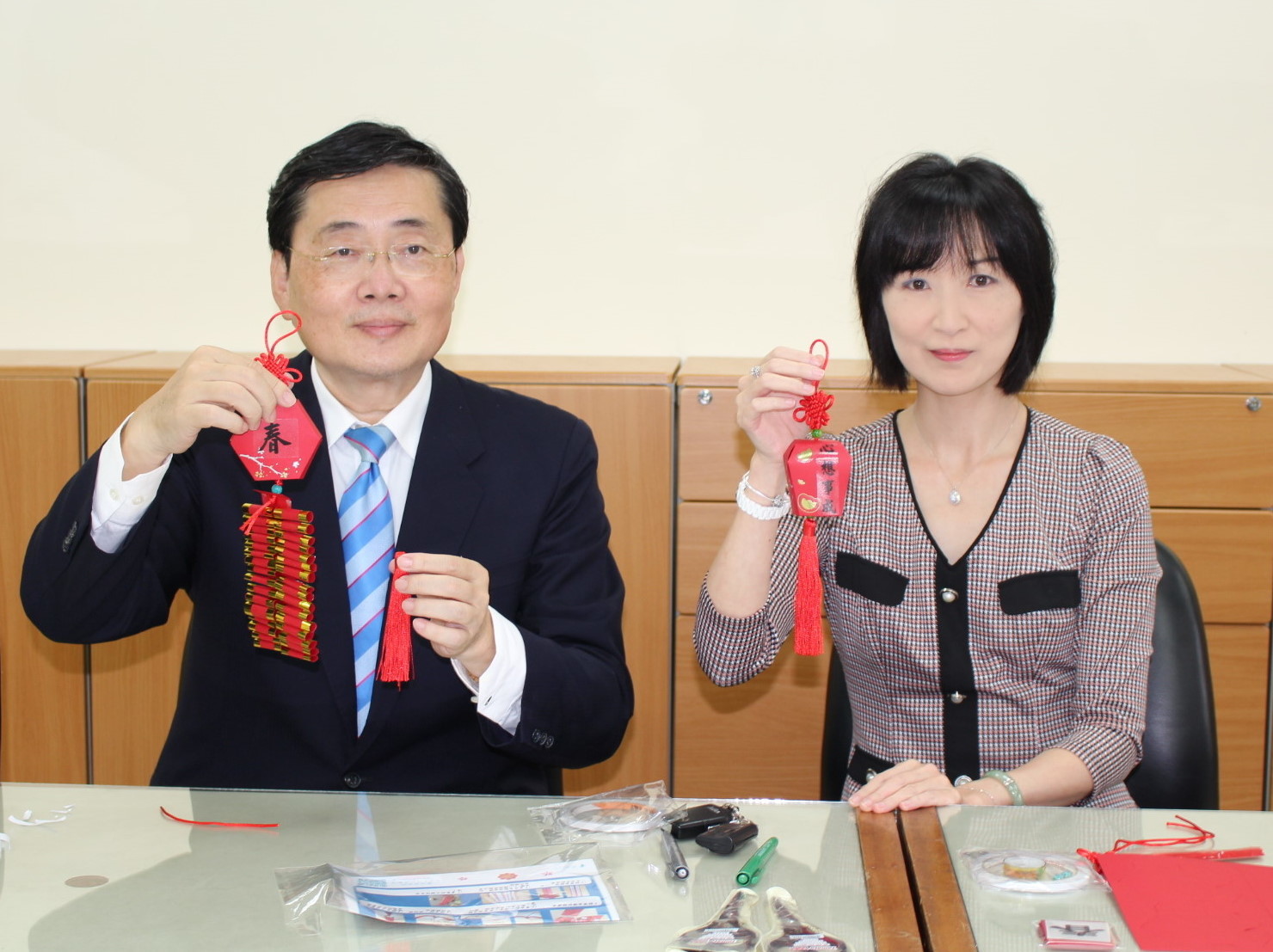 華語文教學國際博士班文化交流趙校長及朱主任展示成果