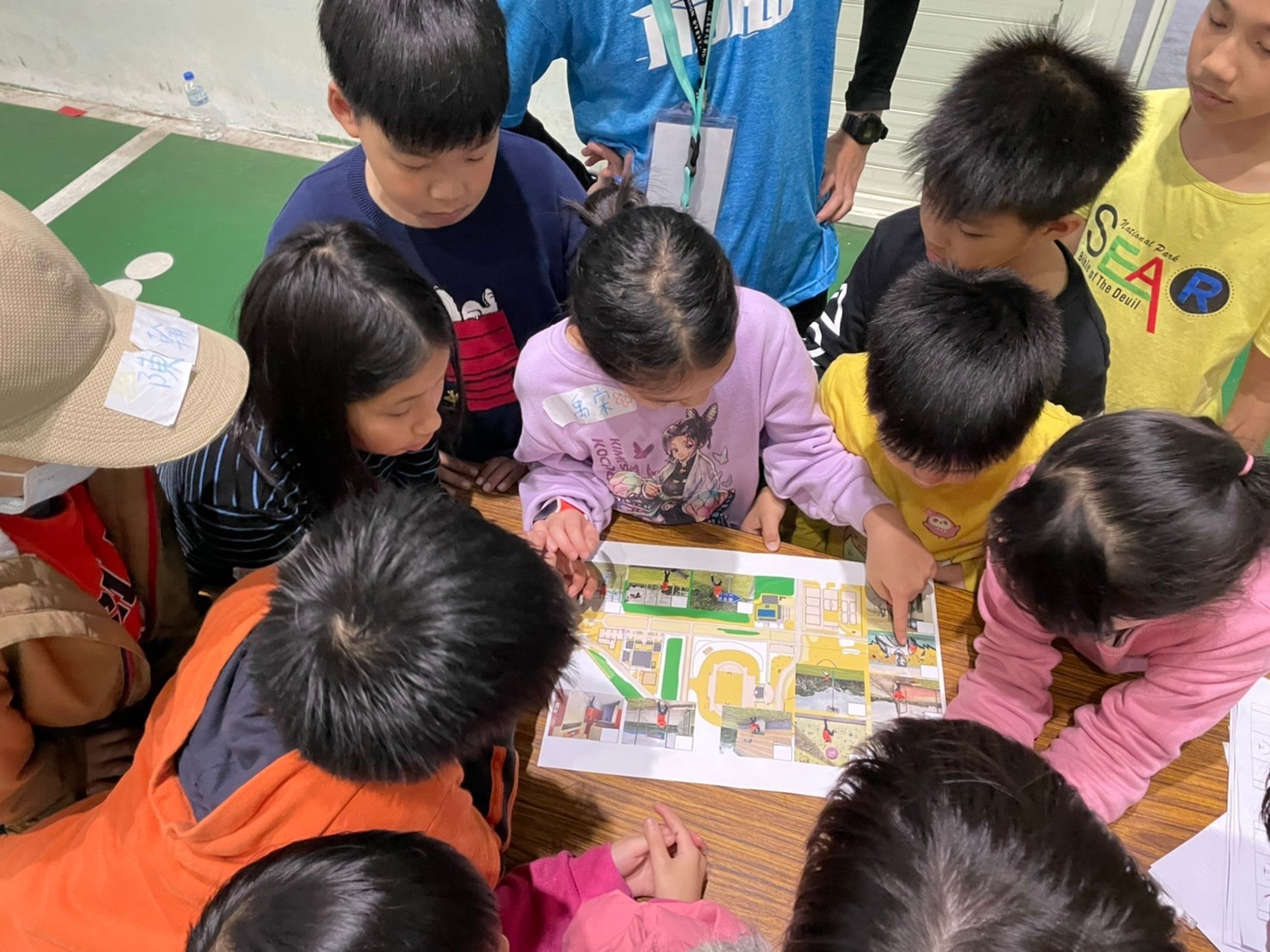 定向越野運動準備出發前地圖辨識