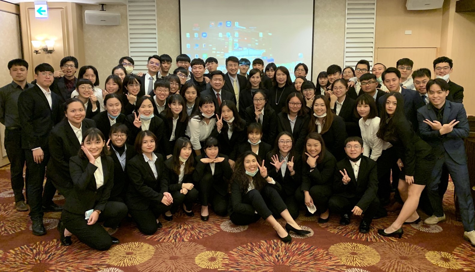 大學社會責任X企業社會責任提案結束後大合照