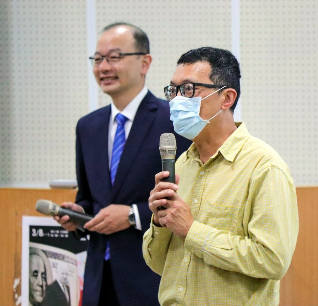 東華大學電機工程學系張伯浩教授熱烈歡迎嘉賓進場