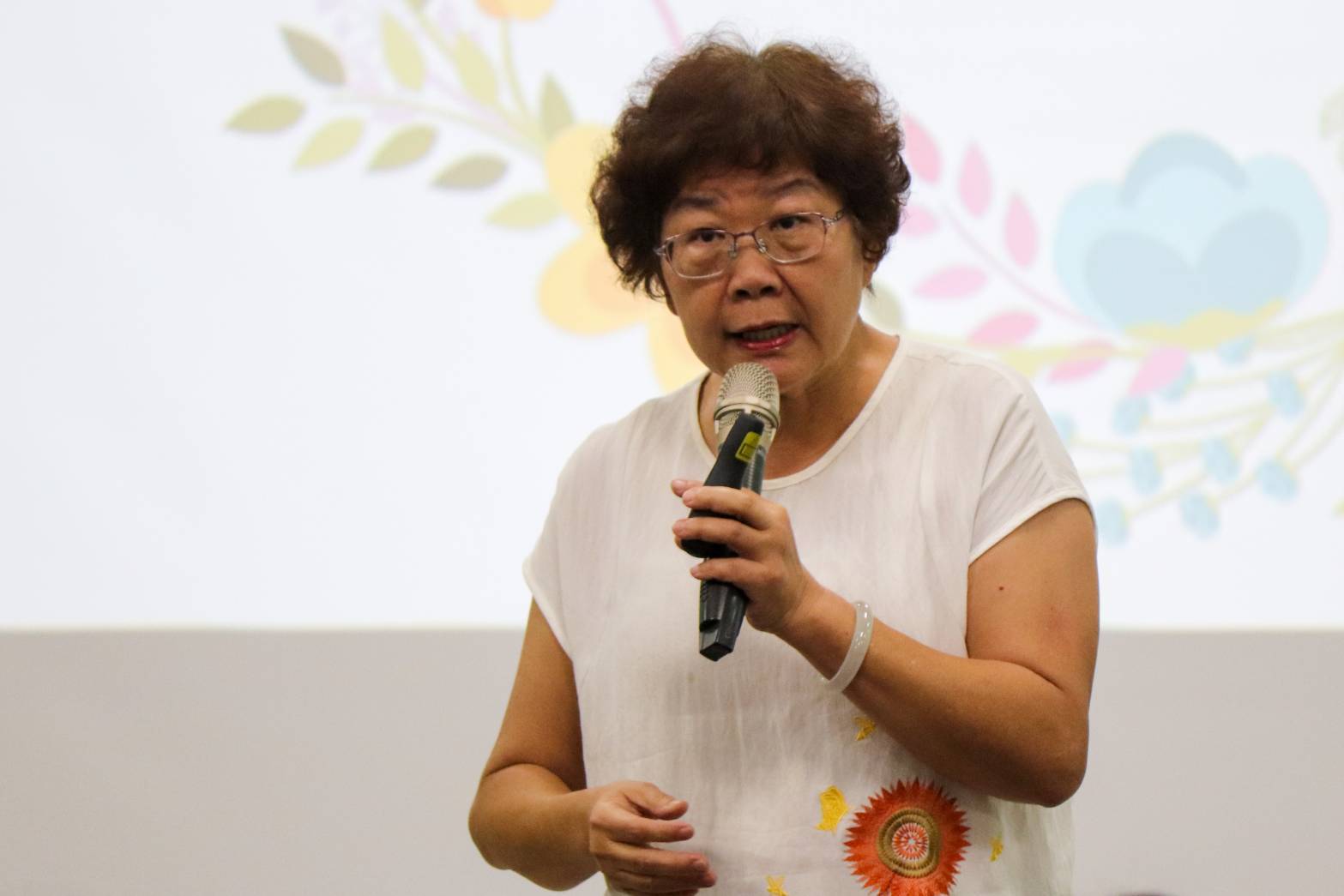 饒教授是資深兩性、親子和職涯專家,國內公認的超人氣講師