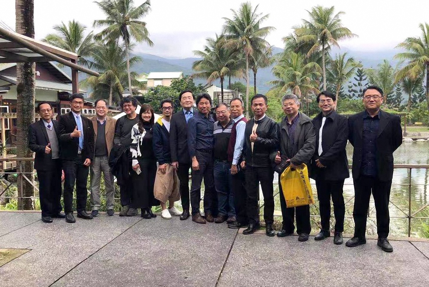 「飛閱臺灣全家鄉」全國巡廻人員與東華大學人員合照