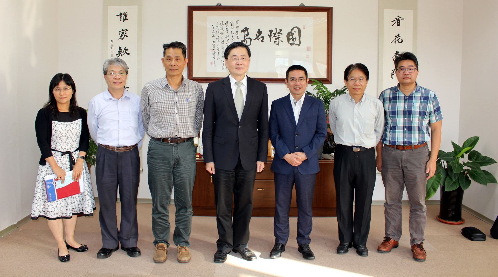 宜蘭市長江聰淵與東華大學與會人員合照