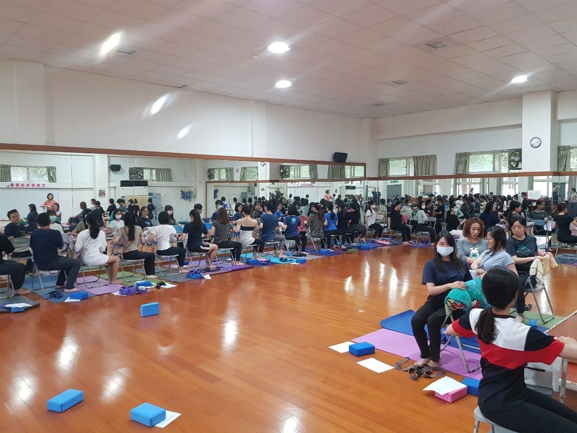 運用「椅子」作為輔具增添體位法的變化性