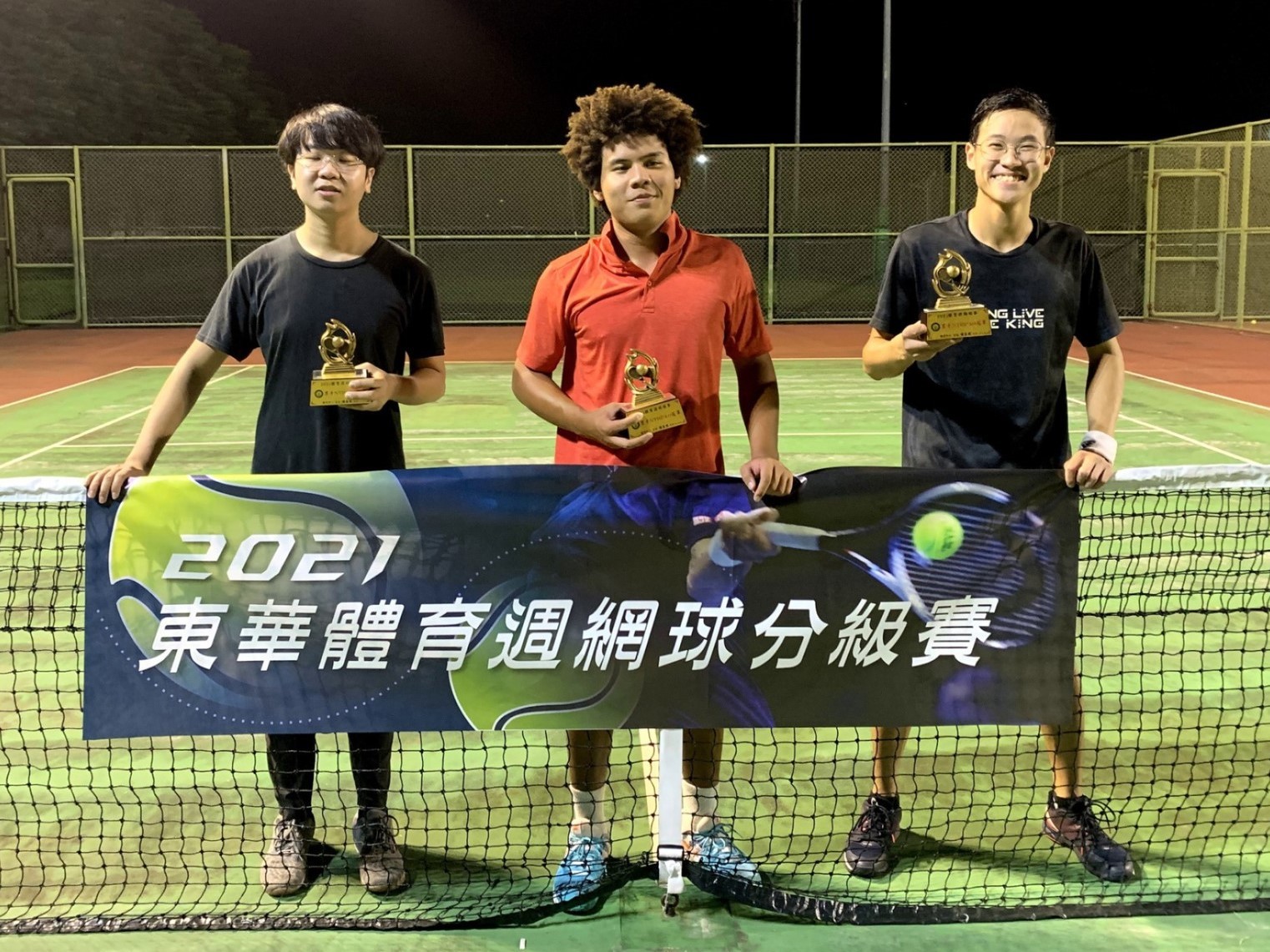 各級冠軍人員合照