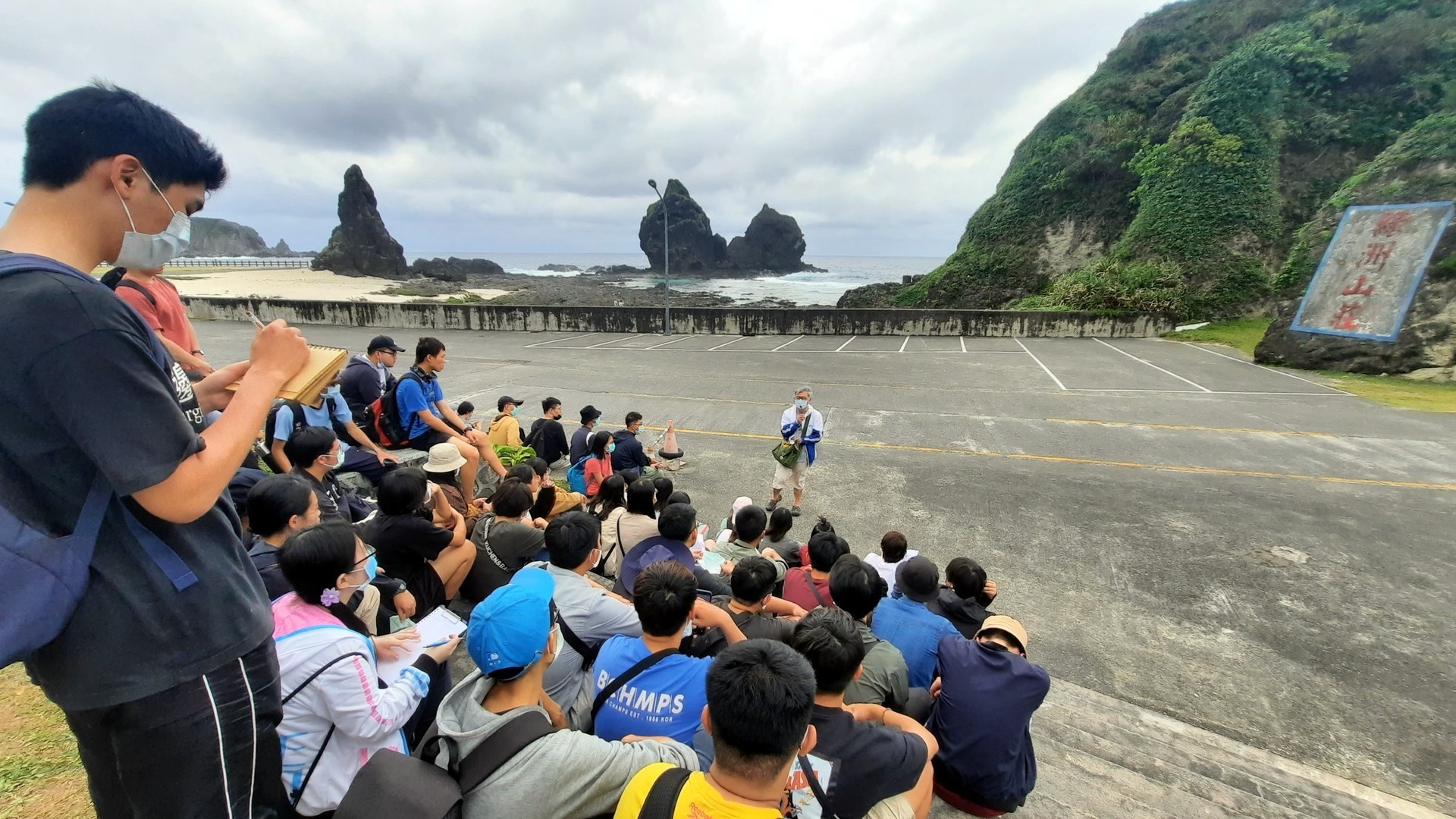 陳進金老師解說綠島人與白色恐怖綠島紀念園區