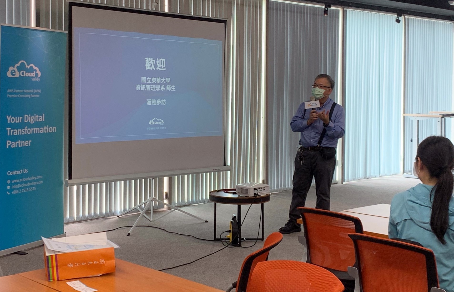 資管系侯佳利教授帶領同學進行企業參訪,學職接軌