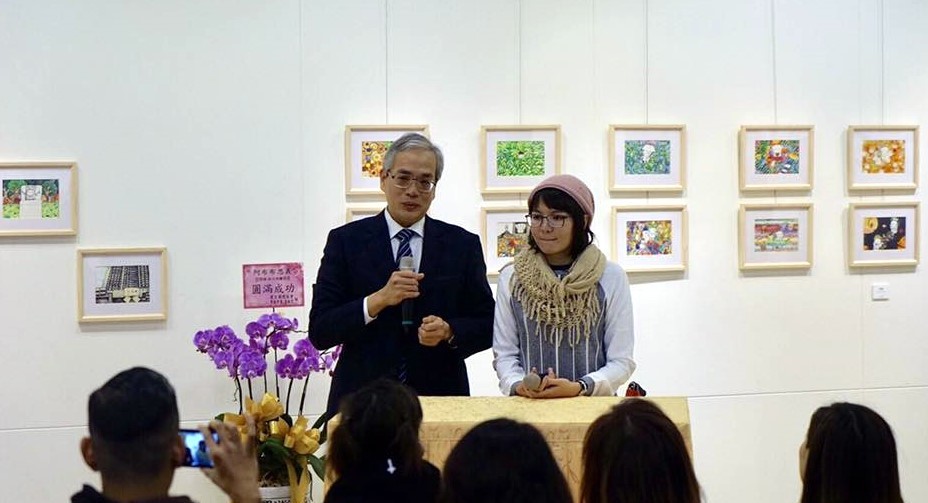 2017年中正紀念堂畫展閉幕阿布與主治醫師(臺北榮總副院長)陳威明合照