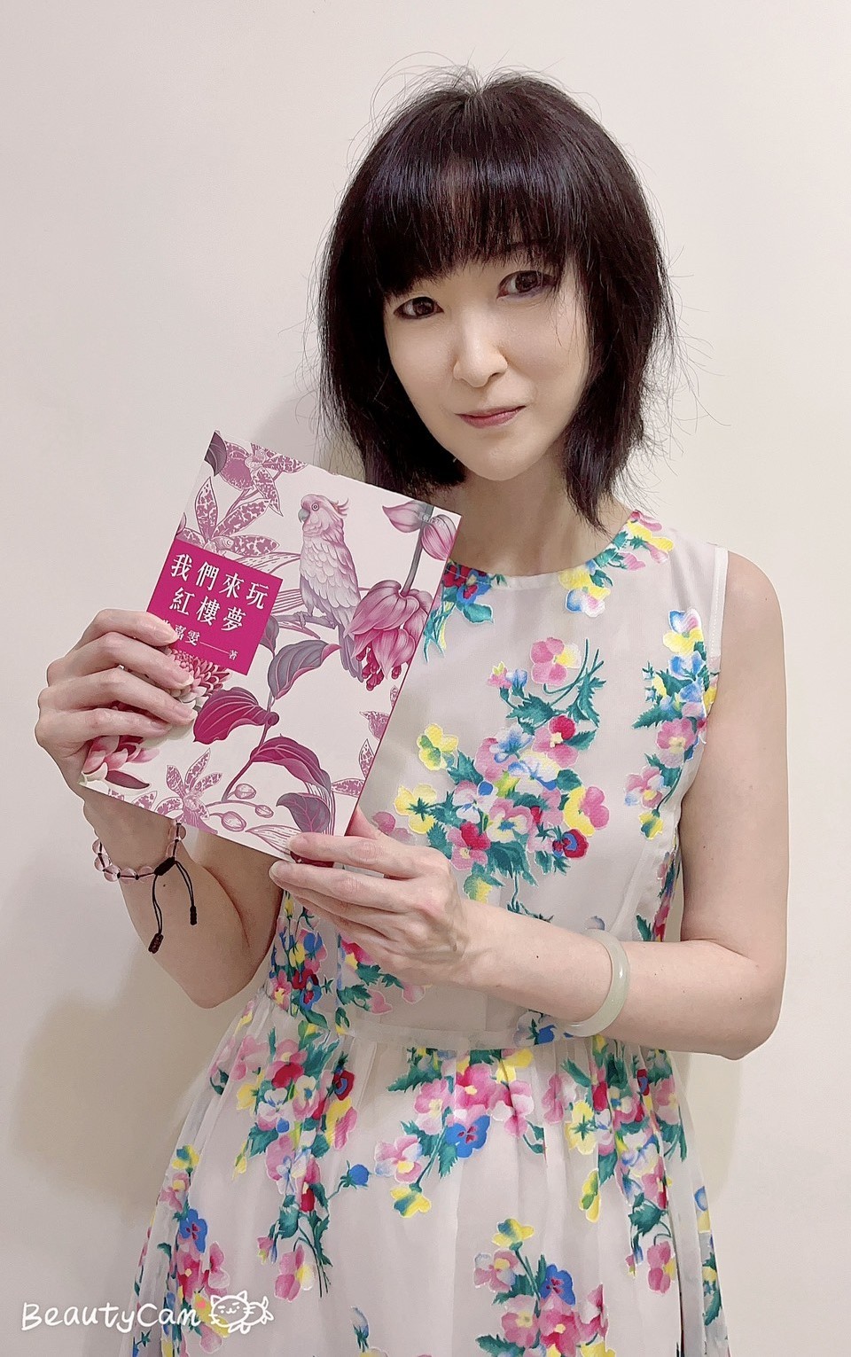 老少咸宜的新書-我們來玩紅樓夢,特別適合家長帶著孩子共讀,一起進入大觀園的世界!!