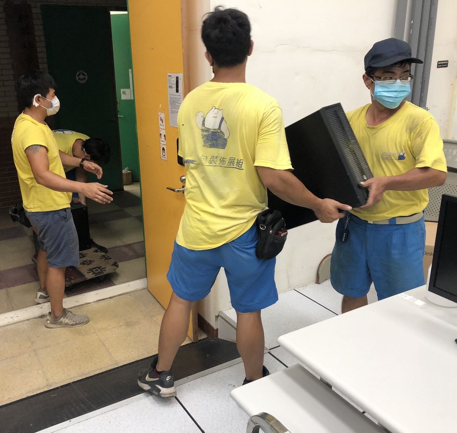 威力搬家貨運公司幫忙搬運