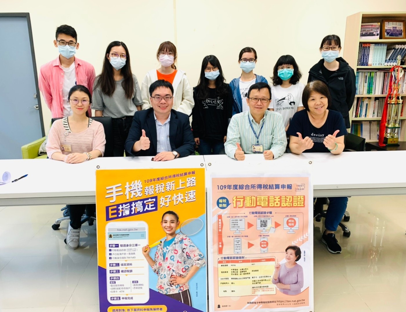 國稅局於今年四月份特派三位專員至東華會計學系進行納稅服務隊行前講習,加強同學們繳納綜所稅常面臨到的問題,會計學系張益誠主任勉勵同學們把握此次機會學以致用,並服務社會